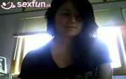 Tiener meisje mastubeerd voor de webcam